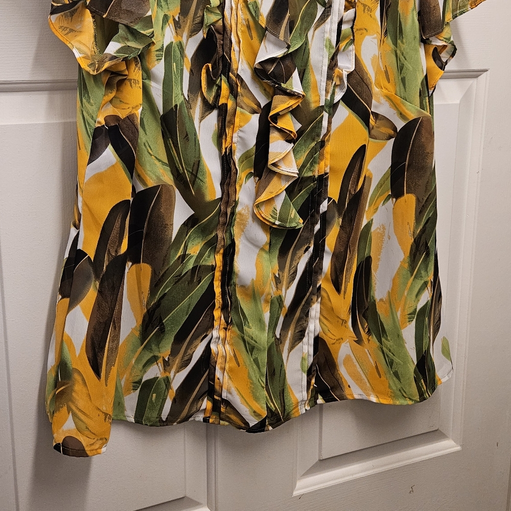 Women's APT. 9 multicolor feather printed top Size 1X.